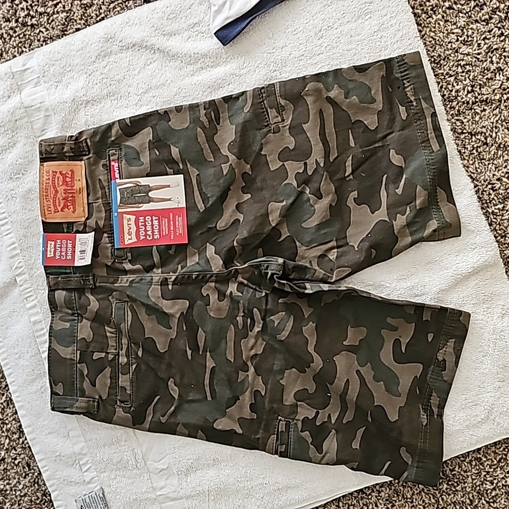 Levi's - Picture 2 of 3